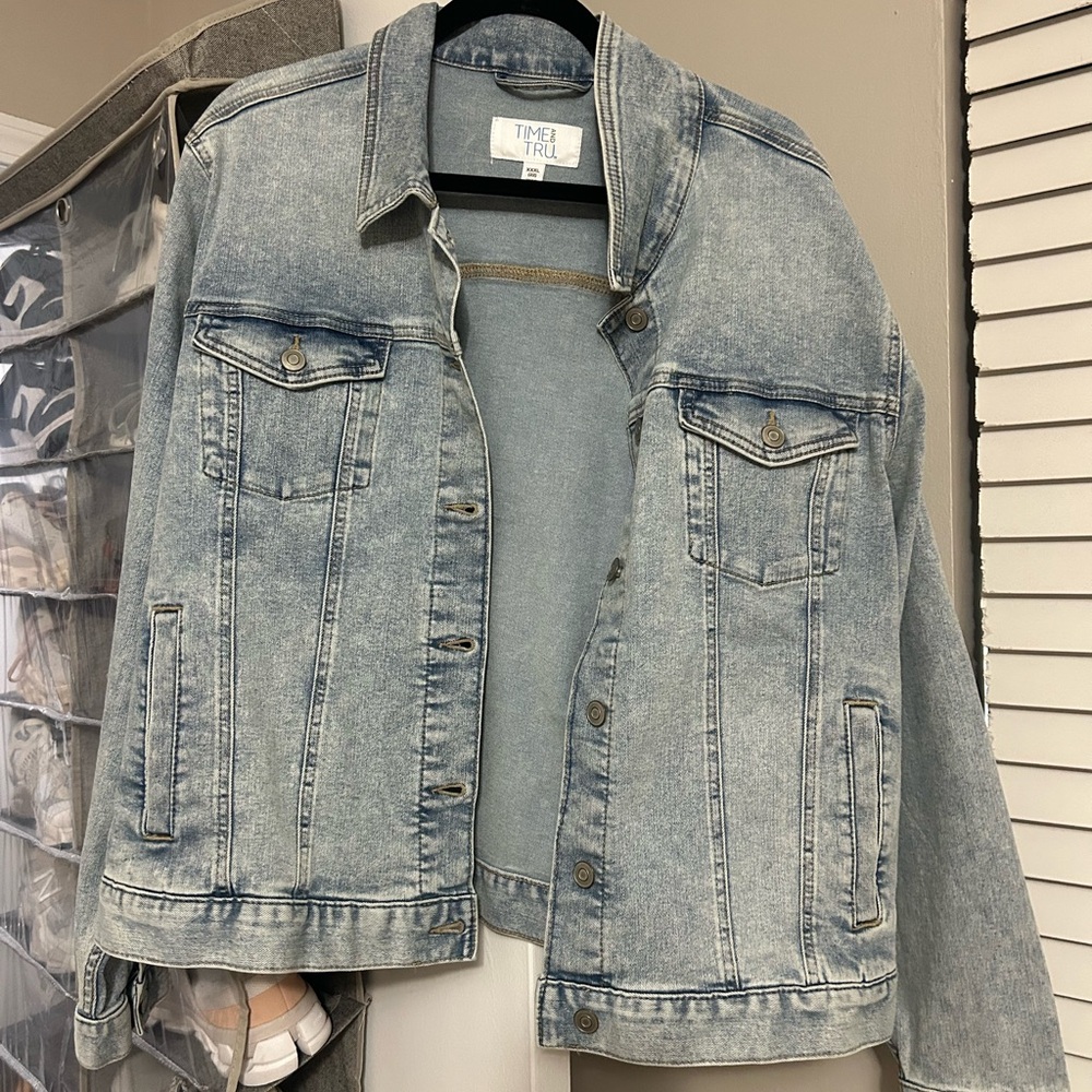 Time and Tru Light Wash Denim Jacket